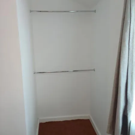 Beech House 20 Minute Walk To Airport *