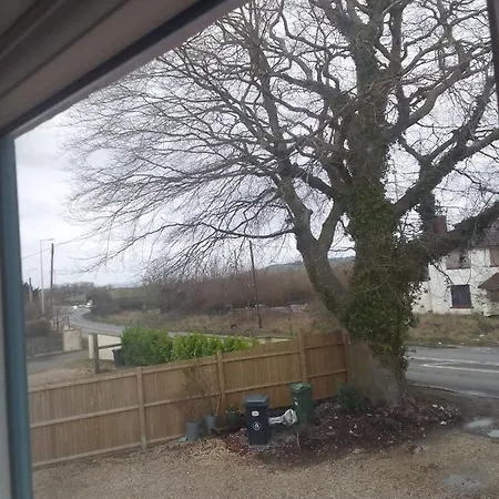 Beech House 20 Minute Walk To Airport *
