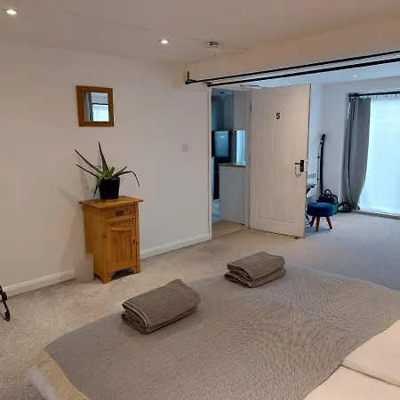 Beech House 20 Minute Walk To Airport Accommodatie bij particulieren Bristol