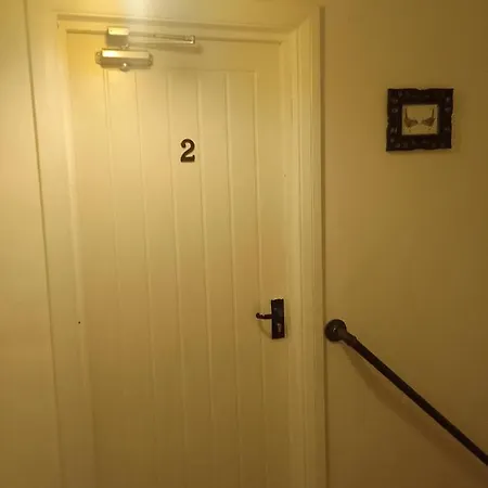 Accommodatie bij particulieren Beech House 20 Minute Walk To Airport *